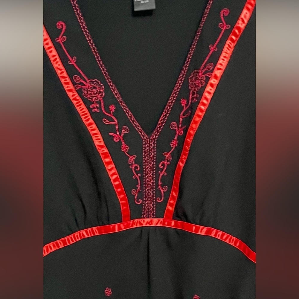 Anne Carson Black & Red Embroidered V-Neck Blouse - Picture 3 of 3
